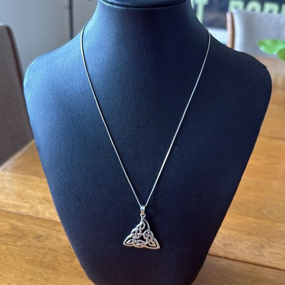 Jewelry - 925 Sterling Silver Irish Celtic Triquetra Trinity Knot Pendant & Chain